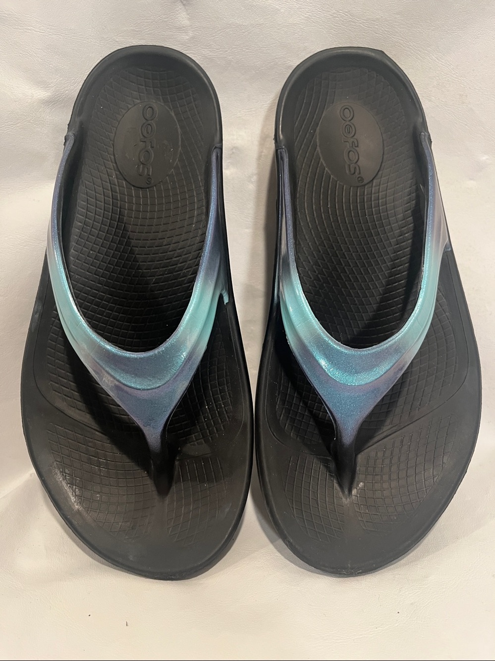 Oofos Iridescent Blue Purple Flip Flop Sandals Size 37 USA 7